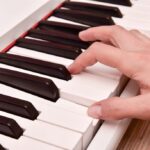 電子ピアノからはじめるのはあり？電子ピアノの魅力、選び方、練習のコツを解説！